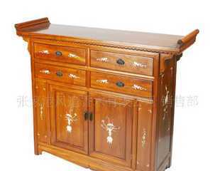 香案、香樟木家具與實木衣櫥 傳統工藝與現代生活的融合